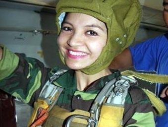 Thieu nu Viet voi thu cuoi may bay, nhay du hinh anh