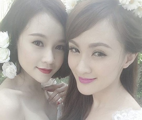 Hot girl Sam chup anh cuoi voi Kelly Tu Anh hinh anh