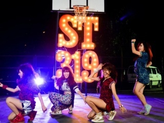 St.319 lai gay sot voi clip 'Falling in love' hinh anh