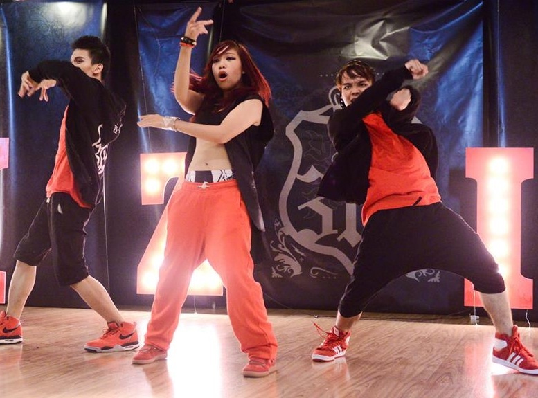 Ngam cac co gai St.319 trong vu dieu boc lua hinh anh