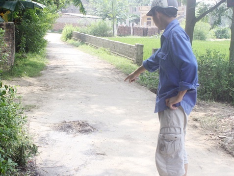 Hang tram nguoi vay danh chet 2 nghi pham trom cho hinh anh