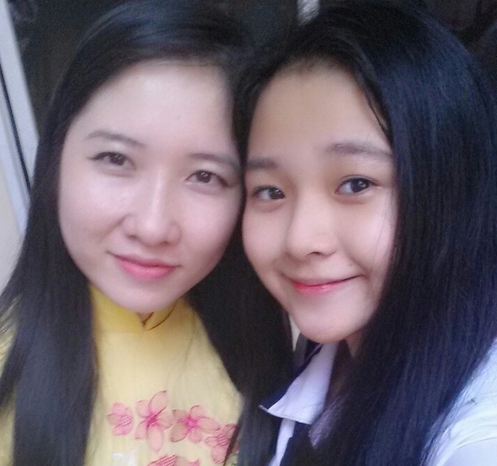 Hot girl Sai thanh khoe anh khai giang 'cute' hinh anh