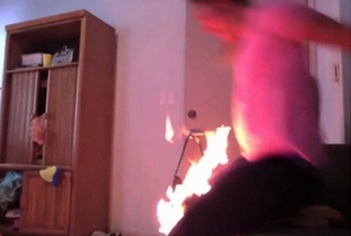 Thieu nu suyt bi thieu chay vi lam vui long ban trai hinh anh