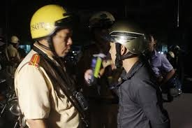 CSGT bi danh vi… do nong do con hinh anh