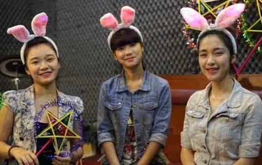 Clip 3 hot girl dan hat 'Lien khuc trung thu' hinh anh