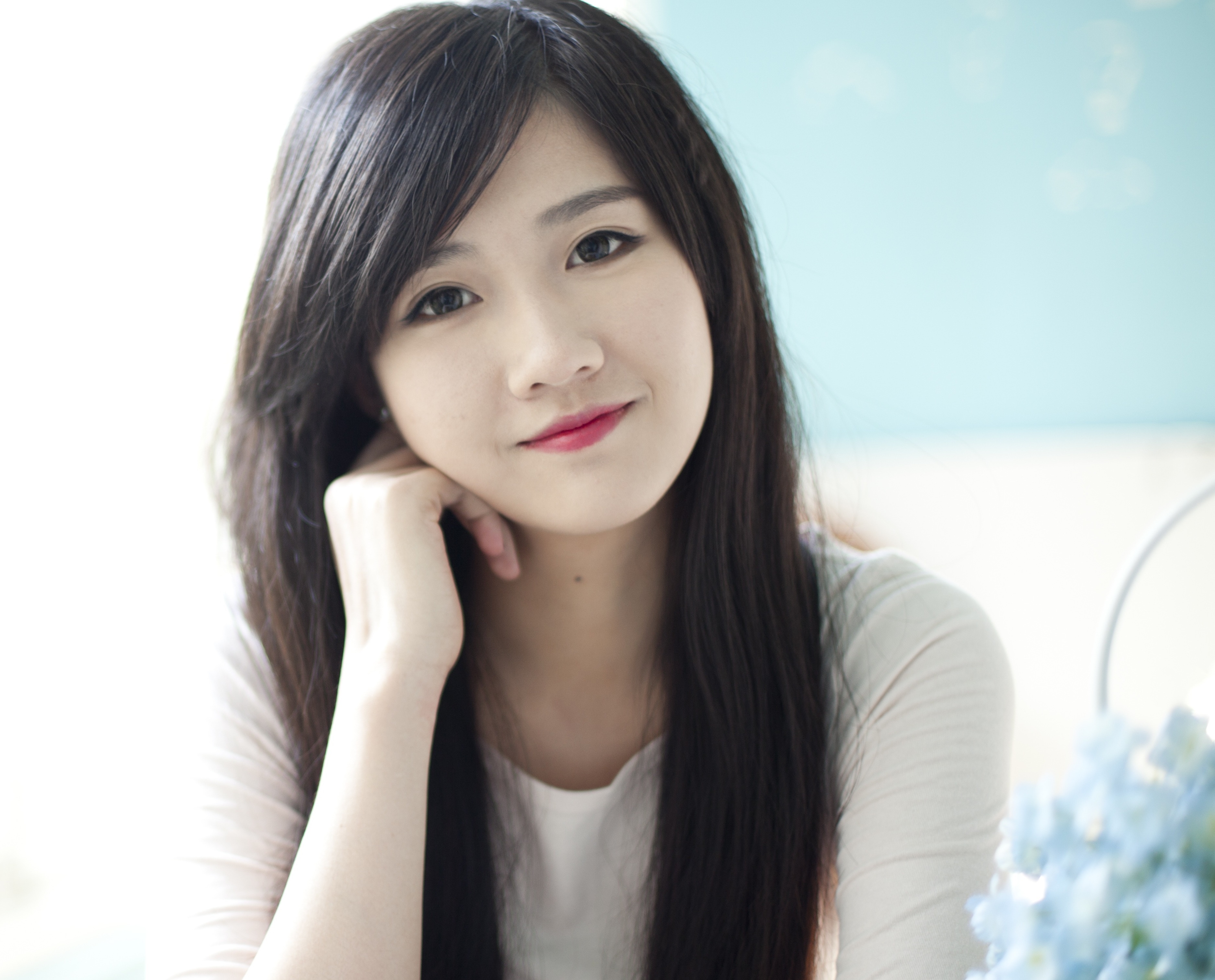 Nu sinh Viet dep nhu tranh ve thao 3 ngoai ngu hinh anh