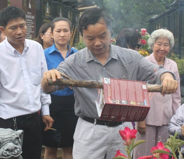 'Hoa' sach dip 7 nam ngay mat Thieu tuong Pham Xuan An hinh anh