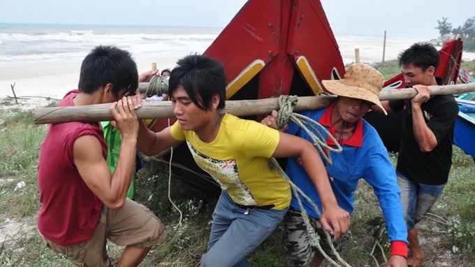 Di doi hang ngan ho dan tranh bao lon nhat 6 nam qua hinh anh