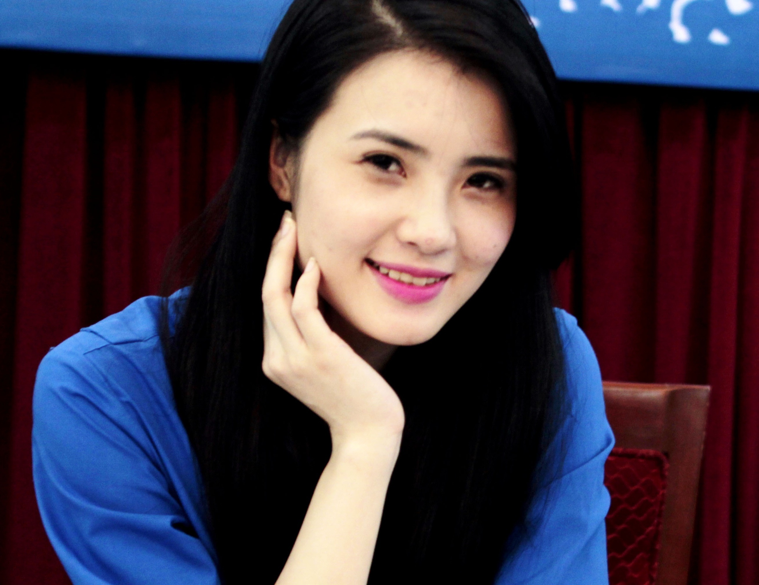 Em gai Cong Vinh bat mi ve nguoi yeu hinh anh