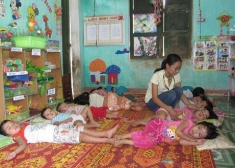 Khi phu huynh 'vat va 'voi co giao mam non hinh anh