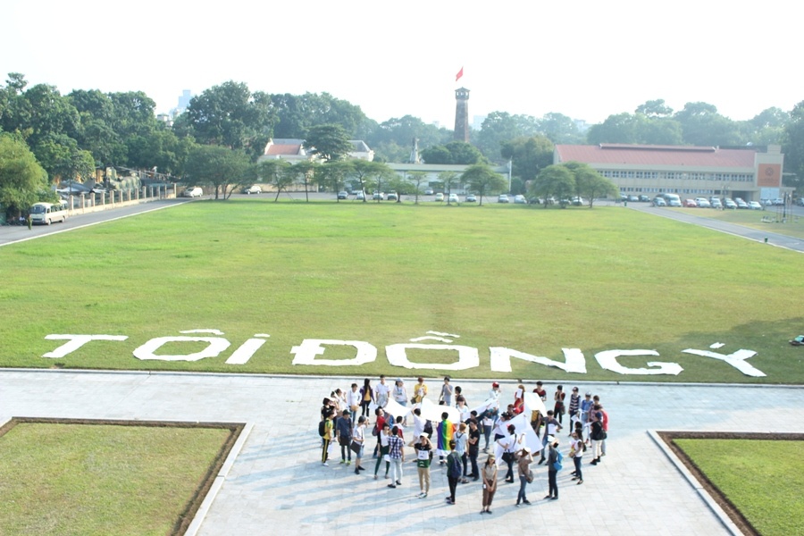 100 teen xep chu 'Toi dong y' vi hon nhan dong gioi hinh anh