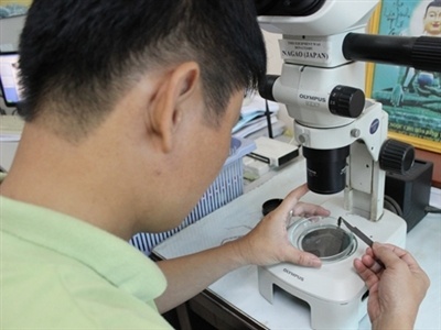 Hai bang tien si, luong hon hai trieu dong hinh anh