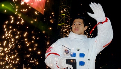 9X dien trai tro thanh nguoi Viet Nam thu 2 bay vao vu tru hinh anh