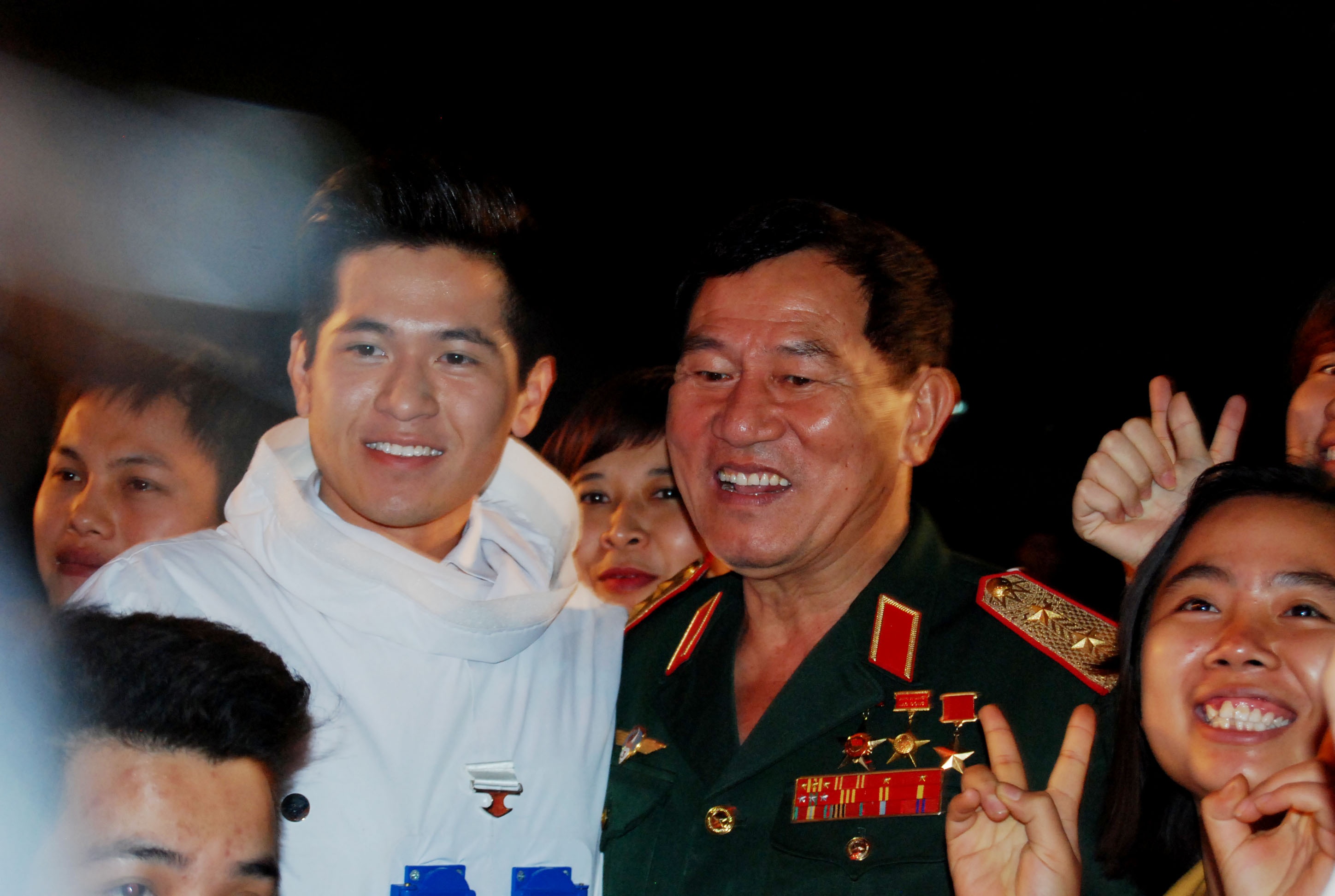 'Bat mi' thu vi ve 9X la nguoi VN thu 2 bay vao vu tru hinh anh