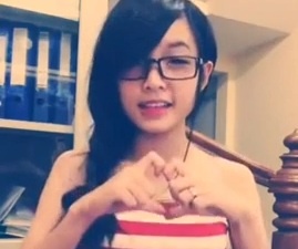 Clip co gai xinh xan, hat hay khien dan mang rung rinh hinh anh