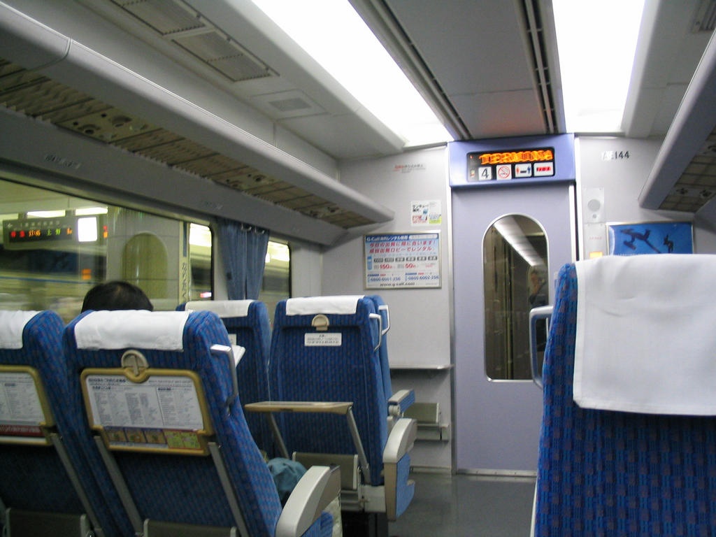 Khach nam 'giai quyet noi buon' vao khach nu tren may bay hinh anh