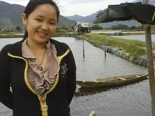 Co gai bo hoc tu lop 10 de thuc hien giac mo... ca vang hinh anh