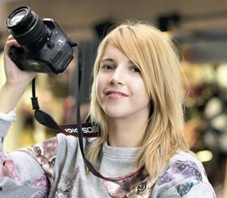 Vlogger nguoi Canada duoc lam thi truong quan ao o Nhat hinh anh