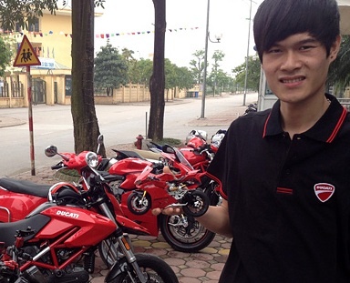 Chang trai 9X tu che BST xe moto cuc khung hinh anh