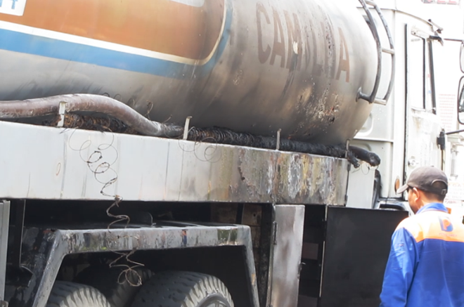 Dan mang cam phuc tai xe lai xe bon boc chay o Sai Gon hinh anh