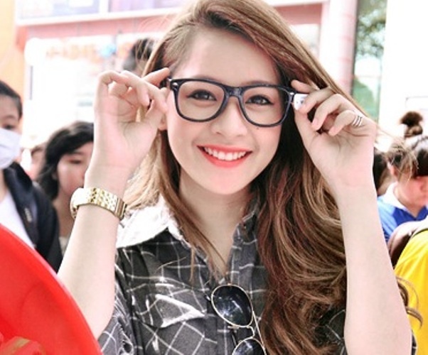 Chi Pu di mua do gia re hinh anh