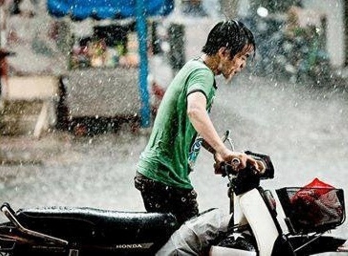 Ban gai chia tay vi... xe may cui bap hinh anh