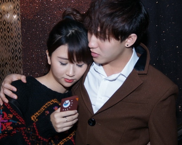 Quynh Anh Shyn, Be Tran dinh nhau nhu sam giua dan hot teen hinh anh