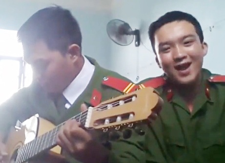 Clip rap de thuong ‘Tam tu nguoi linh tre’ hinh anh