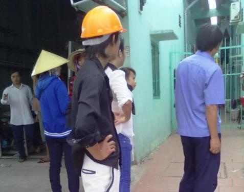 Chong di qua dem, vo tre treo co hinh anh