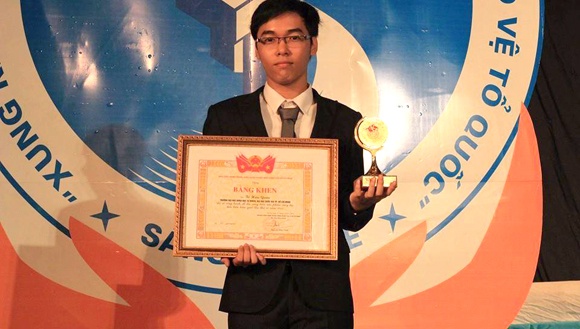Chang sinh vien 19 tuoi so huu hon 10 giai thuong Tin hoc hinh anh