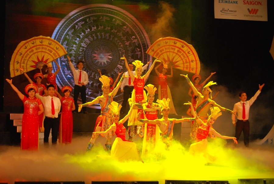 Nu sinh Su pham ve nhat dem nhac cua sinh vien hinh anh