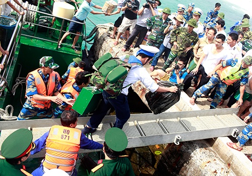 Hang Tet da toi 'thu do' cua Truong Sa hinh anh