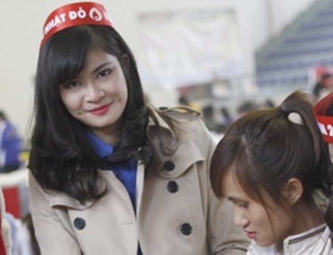 Nguoi dep xu Tra voi Chu nhat Do hinh anh