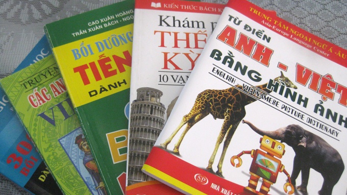 Ngang nhien vao truong tiep thi sach lau hinh anh