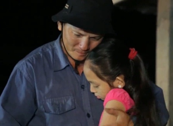 Clip ve tinh cha con ‘Dem 30’ khien nhieu nguoi roi le hinh anh