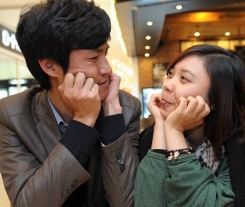 Tinh yeu vuot moi rao can cua chang trai Han va co gai Viet hinh anh