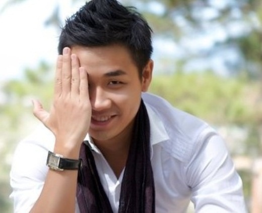 MC Nguyen Khang tung khoc vi bi co giao danh hinh anh