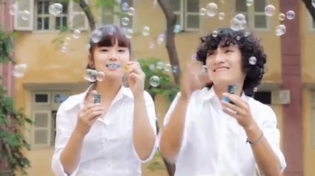 Rung rinh tinh yeu hoc tro trong clip 'Ngay ngo' hinh anh