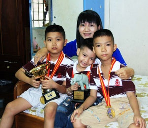 Ngoi nha cua ba anh em vo dich co vay hinh anh