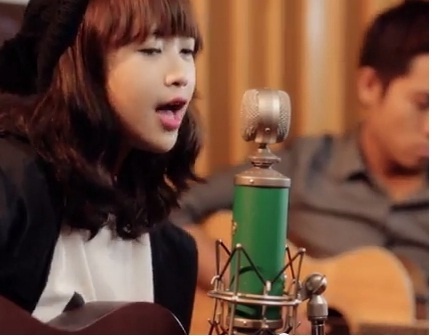 Mo Naive om guitar hat ‘Minh yeu nhau di’ phien ban moi hinh anh