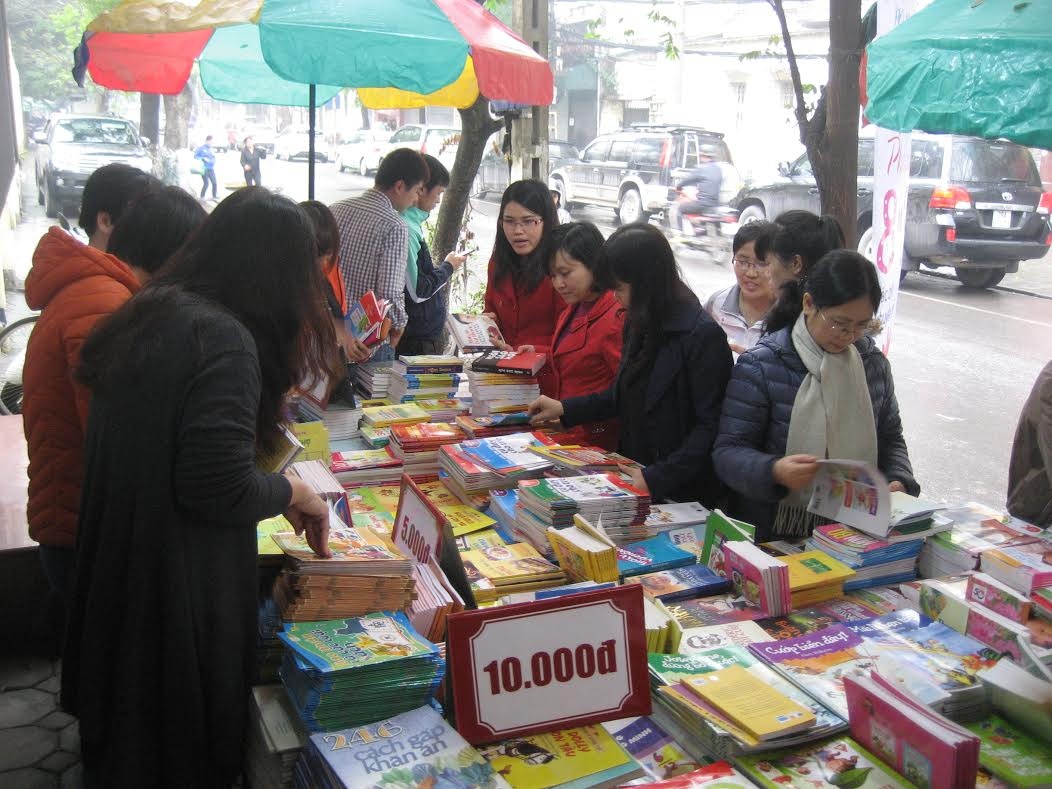 Giam gia 10.000 cuon sach chao mung ngay 8/3 hinh anh