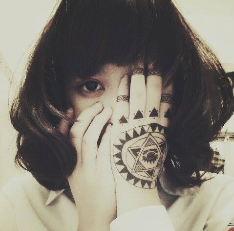 Tranh ve bang tay trai cua Mo Naive hinh anh