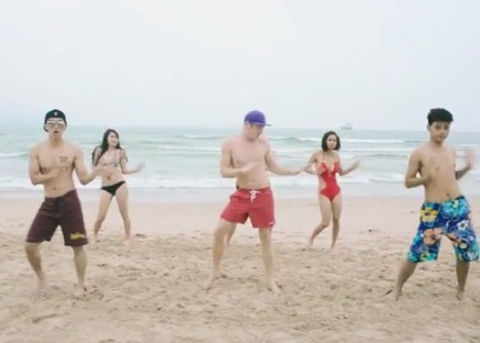 Chang trai Tay cover 'Anh khong doi qua' hut dan mang hinh anh