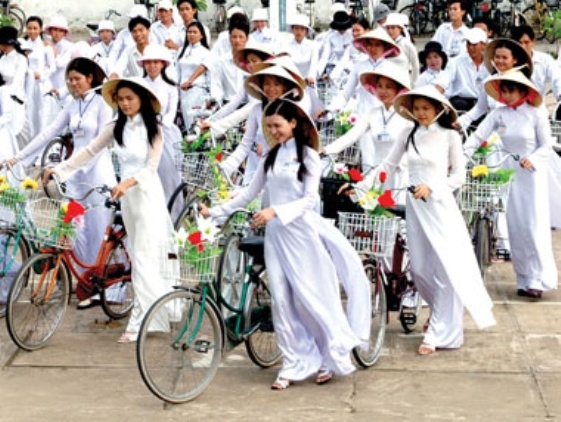 Thi sang tac van hoc Doan Thi Diem viet ve phu nu hinh anh