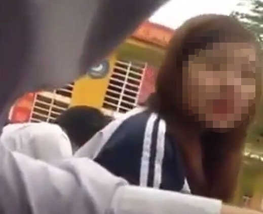 Nu sinh vang tuc, noi chuyen yeu bi tung clip len mang hinh anh