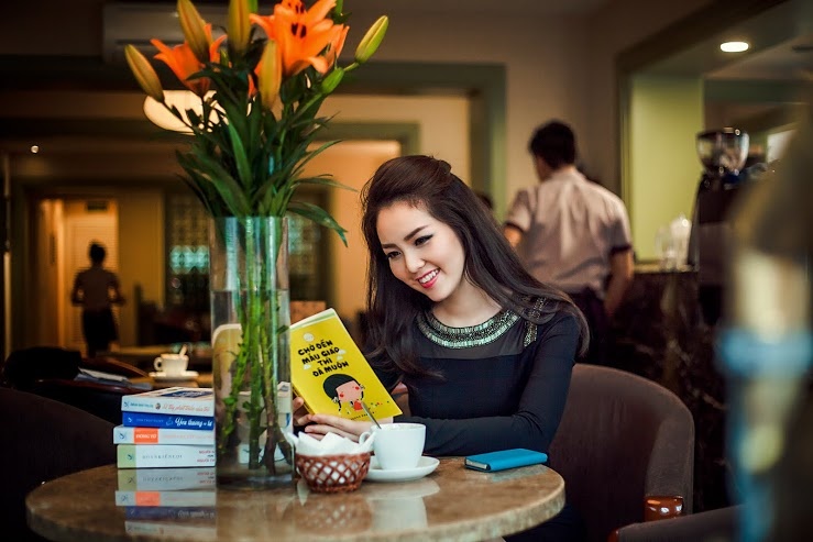 So thich doc sach cua a hau Thuy Van hinh anh