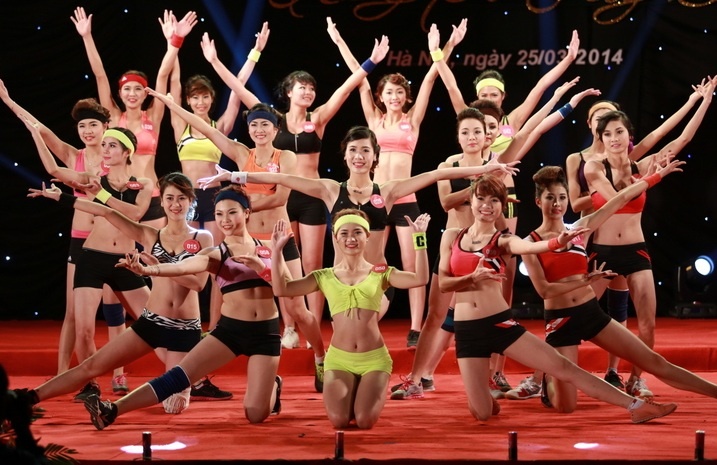 18 nu sinh hot nhat truong SP the thao khoe hinh the hinh anh