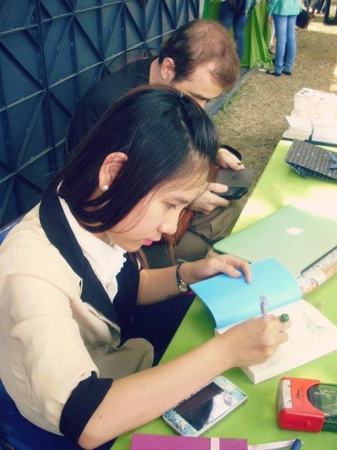 Lê Nguyễn Nhật Linh tham gia giới thiệu sách tại TP.Hồ Chí Minh.