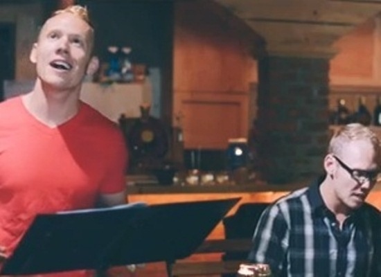 Chang trai Tay cover tu 'Anh khong doi qua' den 'Trot yeu' hinh anh