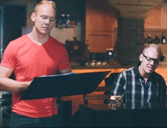 Clip hang trai Tay hat 10 ca khuc hot nhac Viet hinh anh